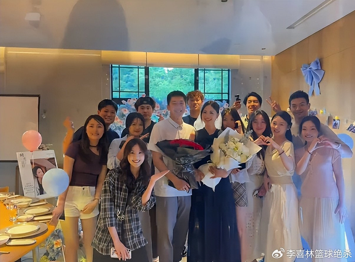 爱游戏体育官方网站-恭喜！30岁中国游泳奥运亚军求婚成功：女友模特身材高挑美丽很般配|闫子贝|覃海洋|蛙泳|教练|全运会_新浪体育_新浪新闻
